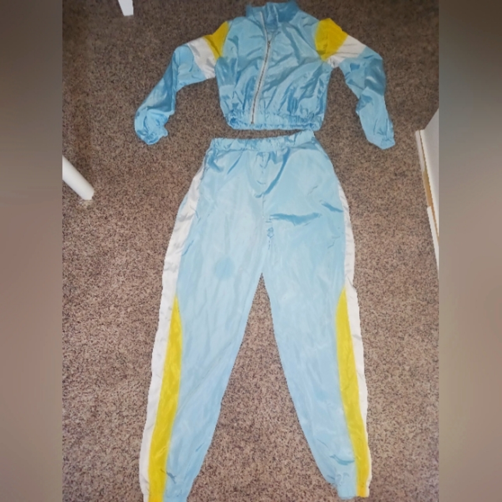 Womens 2 piece size small